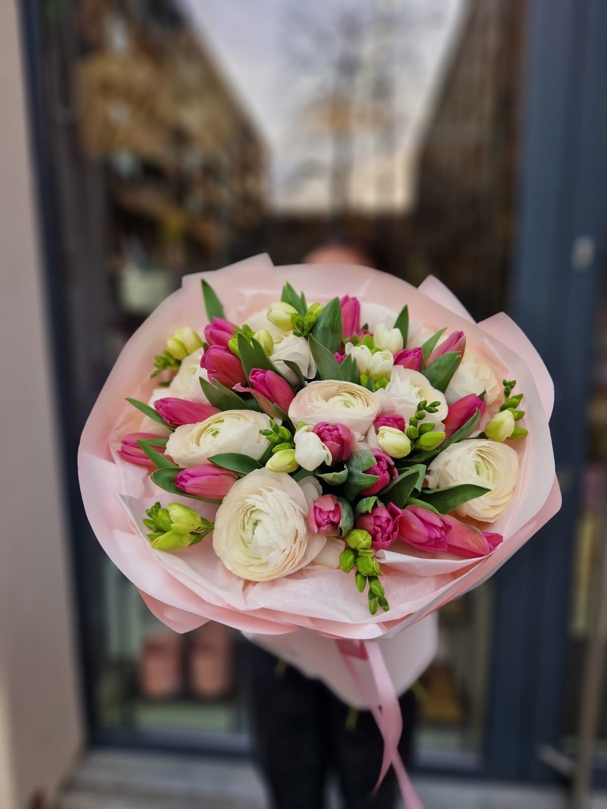 Jak dostarczamy kwiaty do biur w Warszawie? 🌿💼 - Flower Store