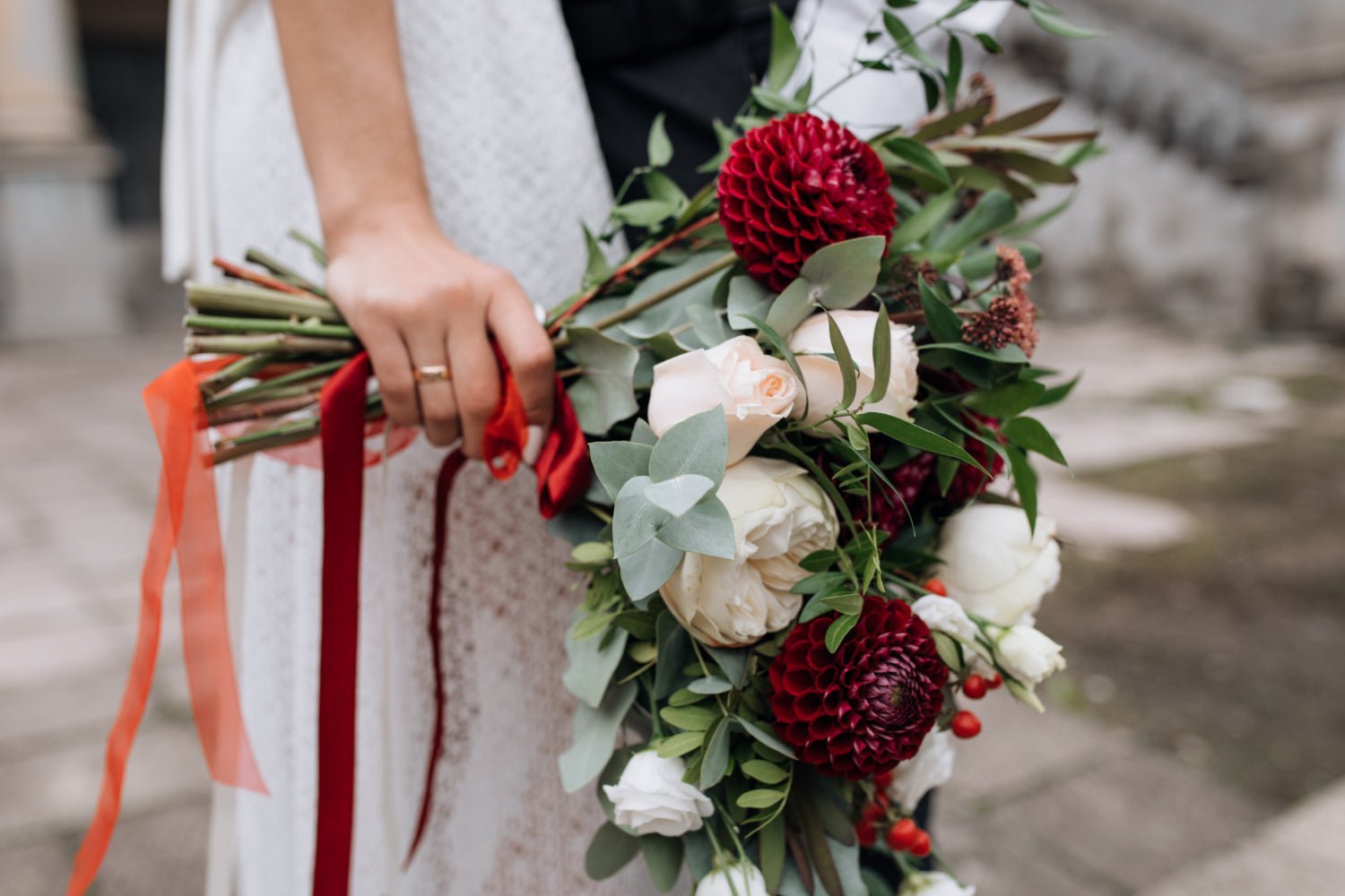 Jakie kwiaty na ślub? Hity na każdy miesiąc! - Flower Store
