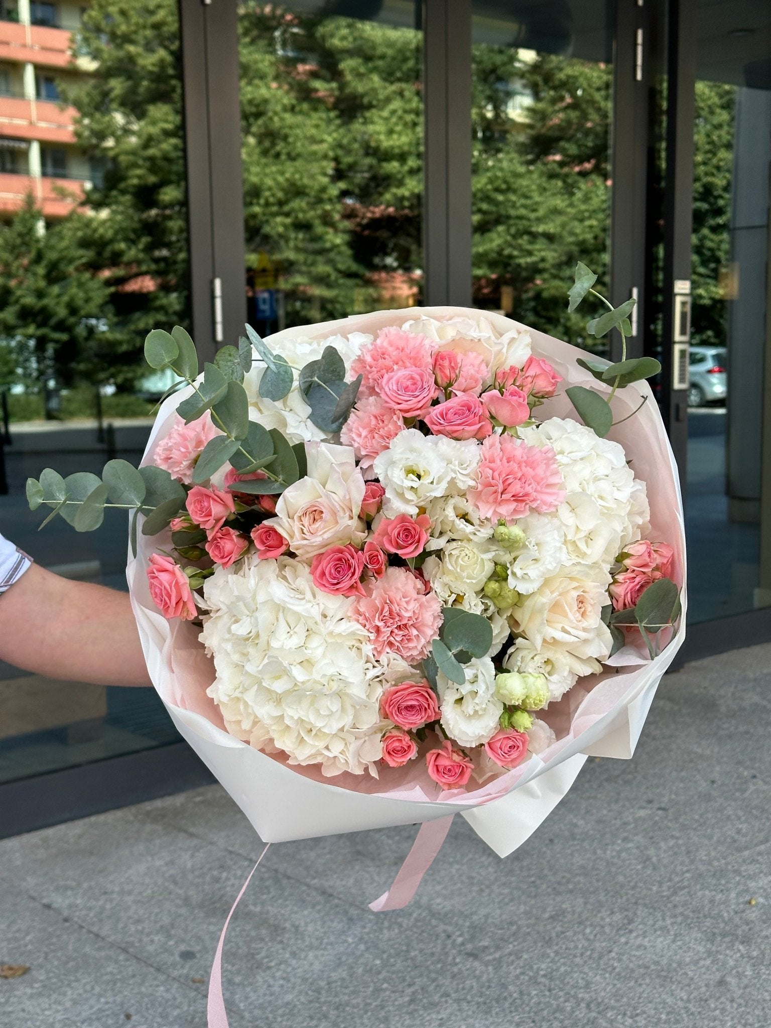 Kompozycje kwiatowe do lobby i recepcji biurowców w Warszawie: standardy premium - Flower Store