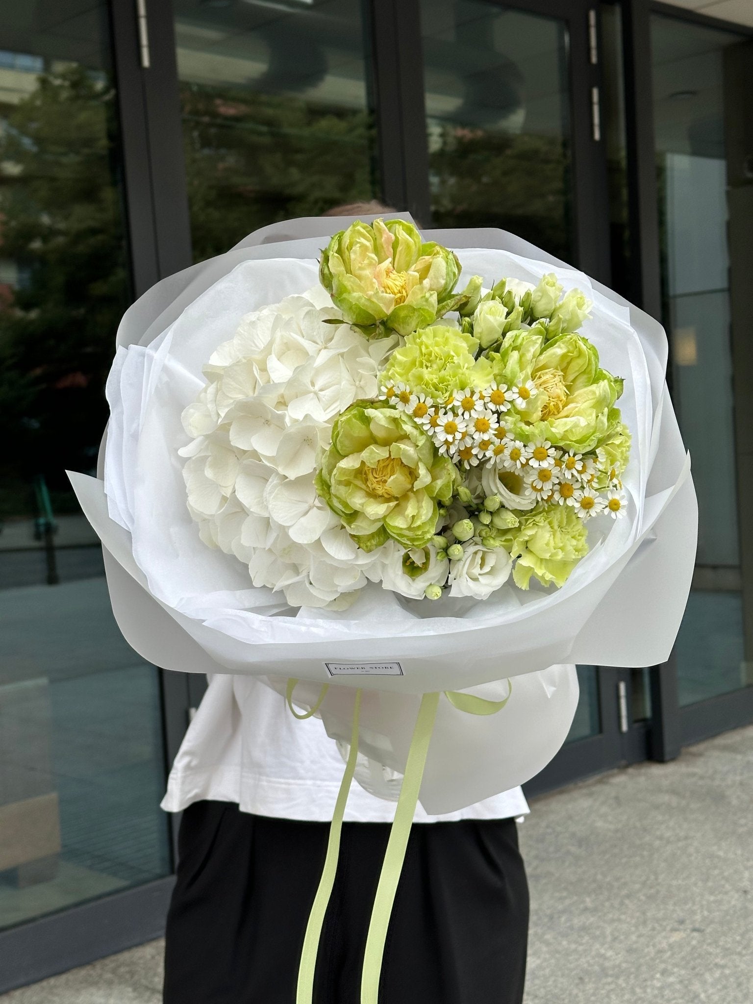 Kwiaty i dekoracje na zimowe wesela – inspiracje od Flowerstore - Flower Store