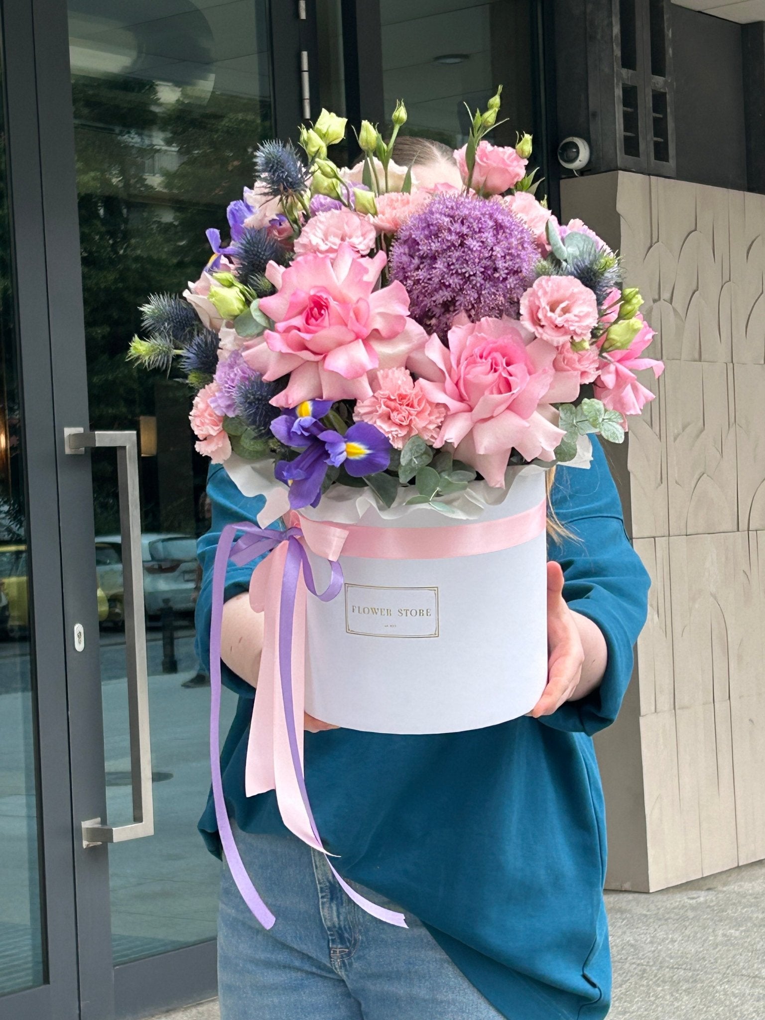 Wiosenne odświeżenie biura w Warszawie: kwiaty cięte i rośliny sezonowe - Flower Store