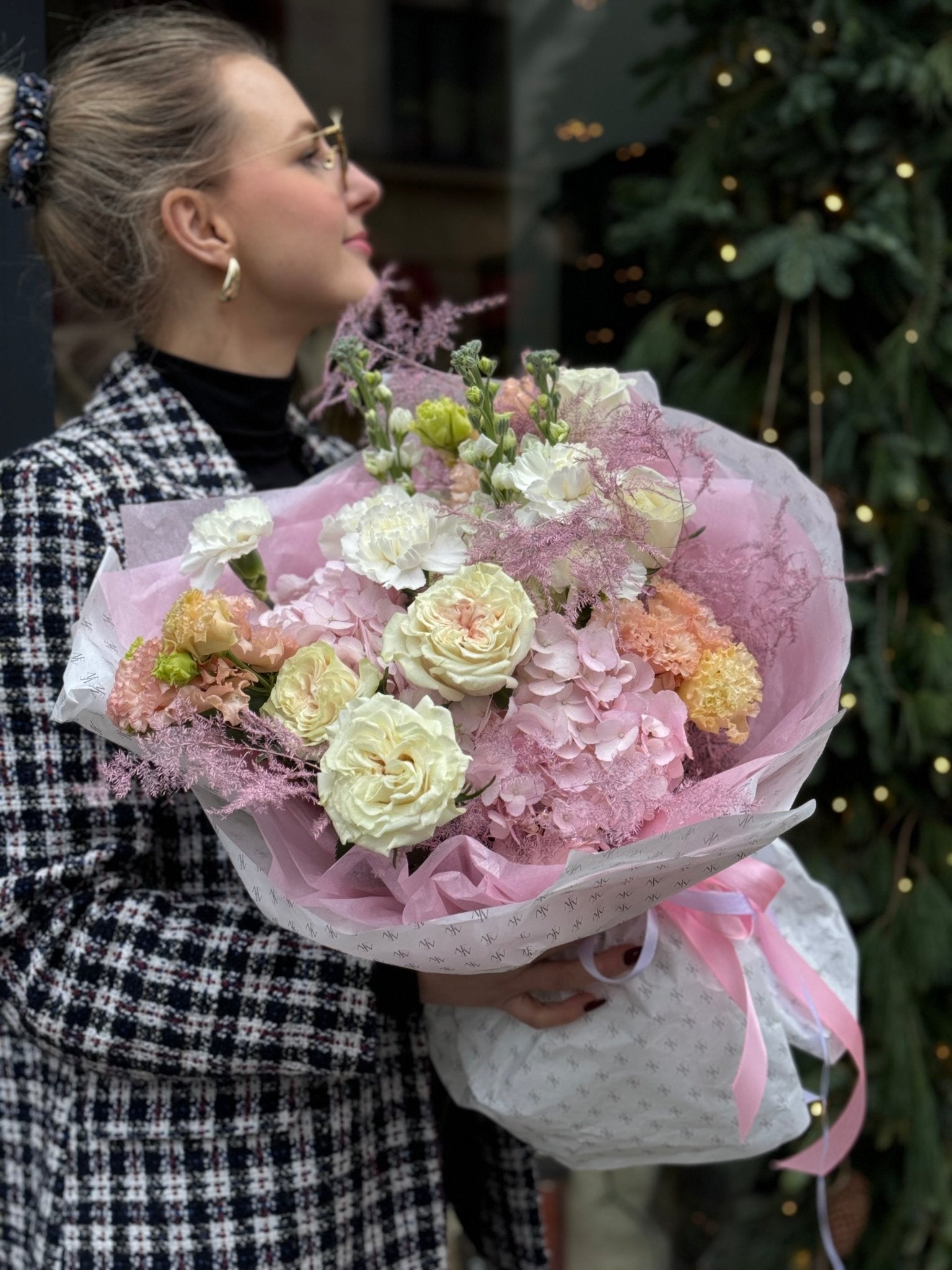 Bukiet Kwiatów Delikatność Kobiecości - kwiaty Flower Store Warszawa