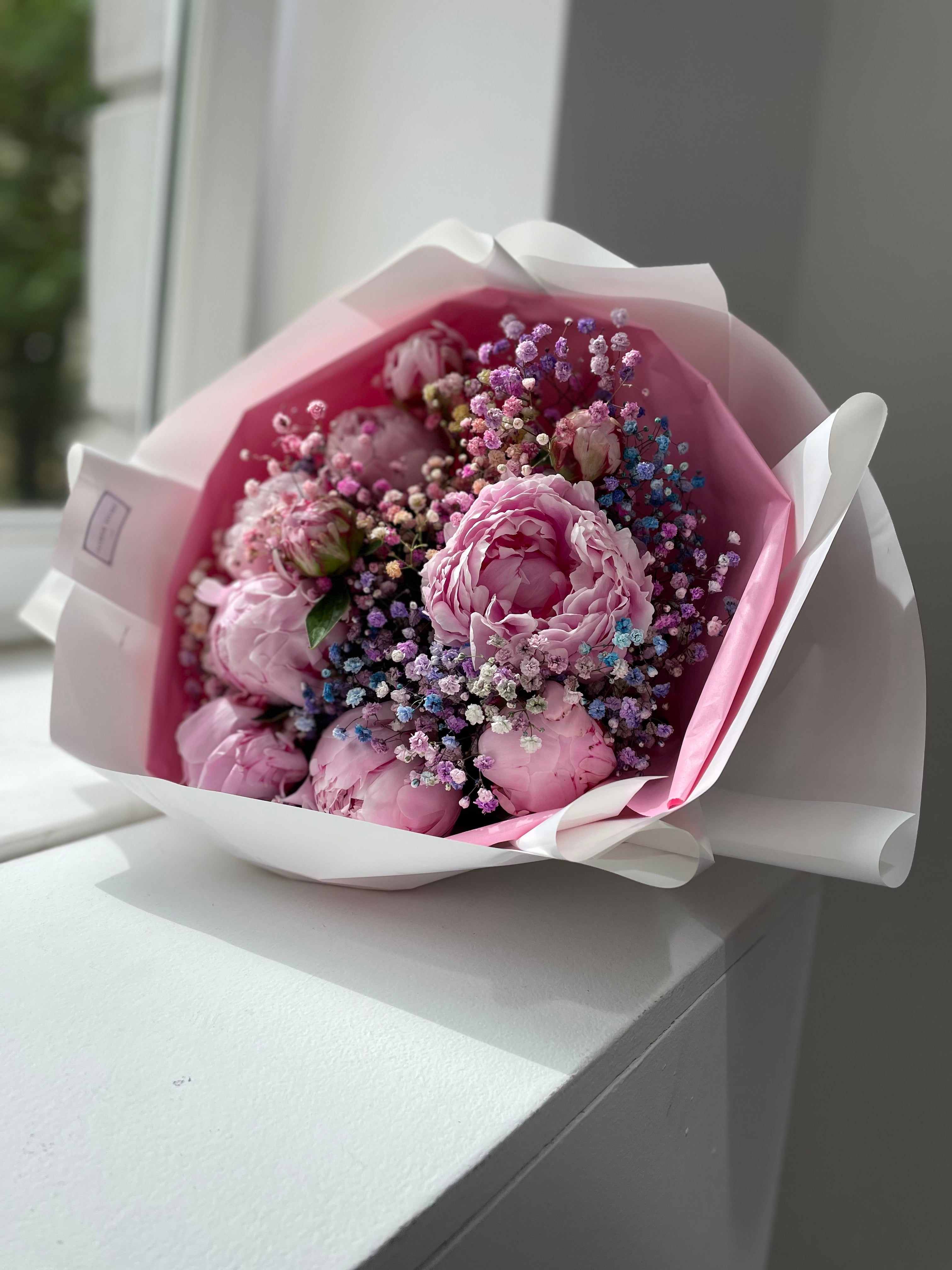 Bukiet Peonie dla kochanej Mamy i kolorowa gipsówka