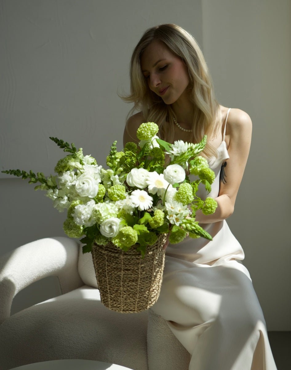 Kosz kwiatów Słodka Narracja - kwiaty Flower Store Warszawa