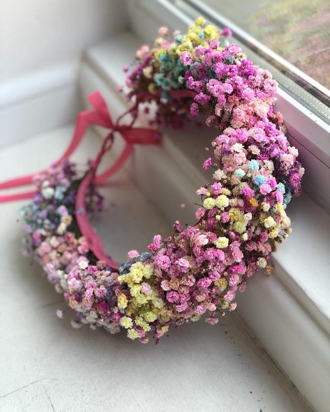 Wianek na głowę Z kolorowej gipsówki - kwiaty żywe