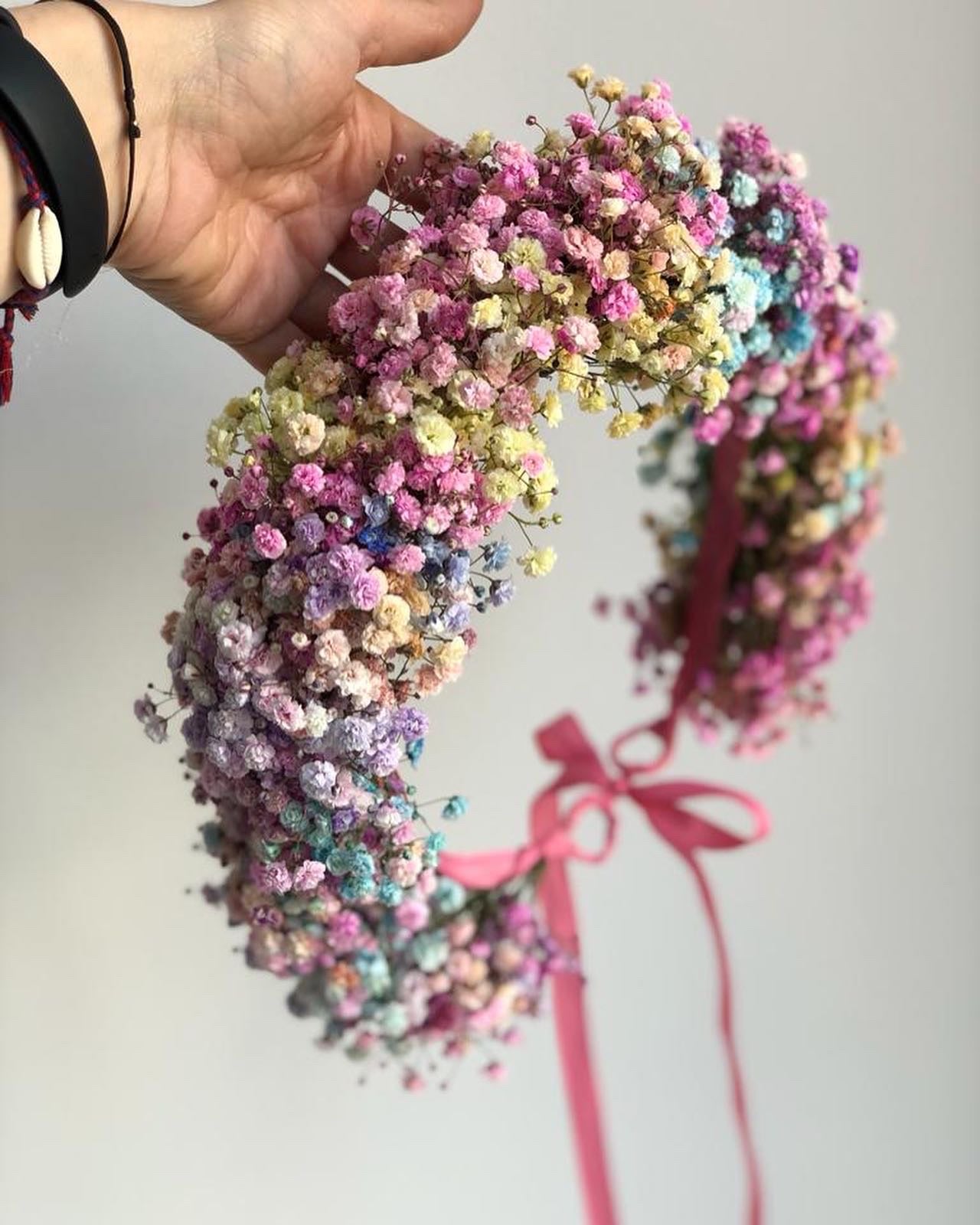 Wianek na głowę Z kolorowej gipsówki - kwiaty żywe