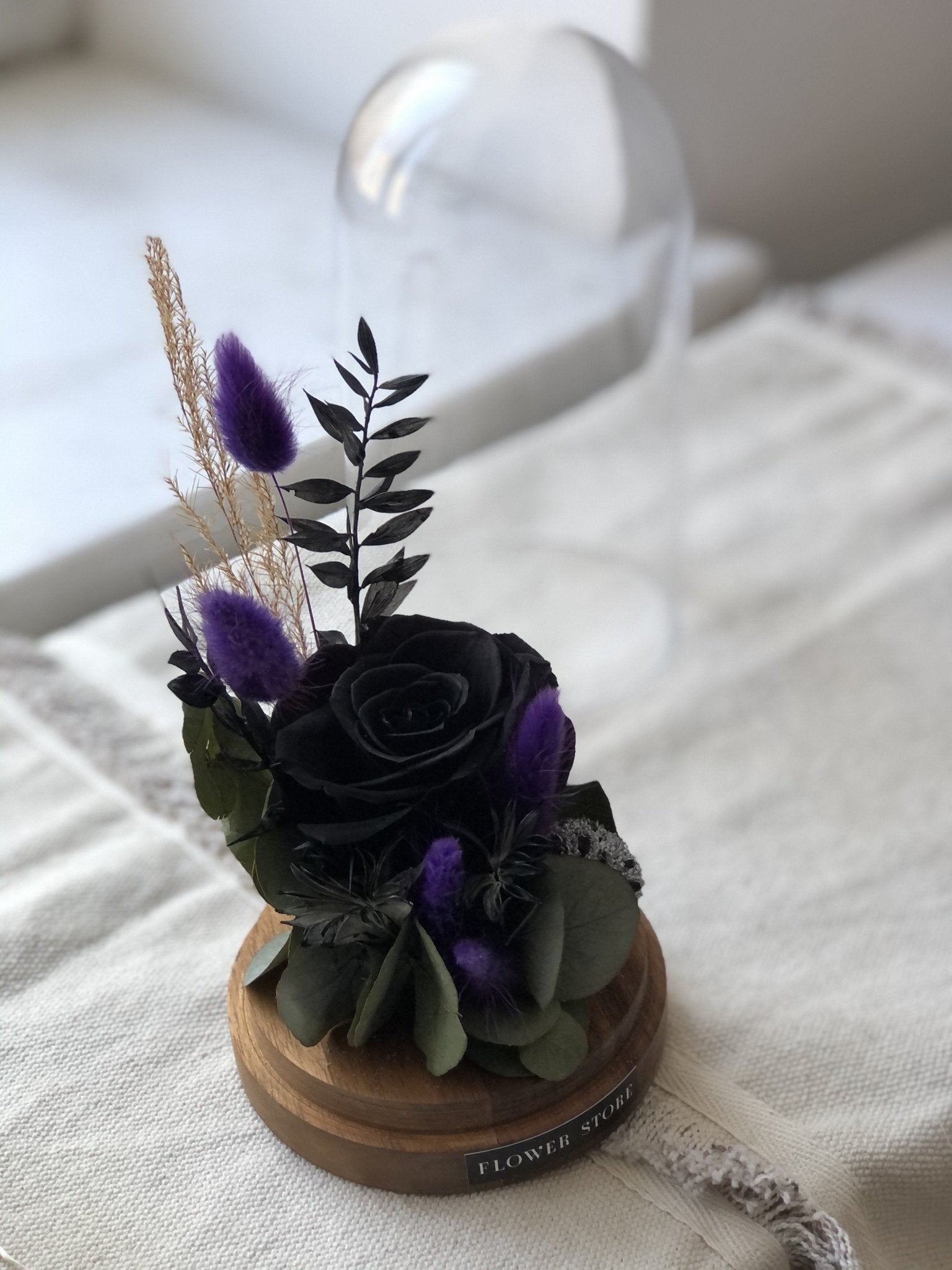 Suszona kompozycja z czarną wieczną różą w szkle - kwiaty Flower Store Warszawa