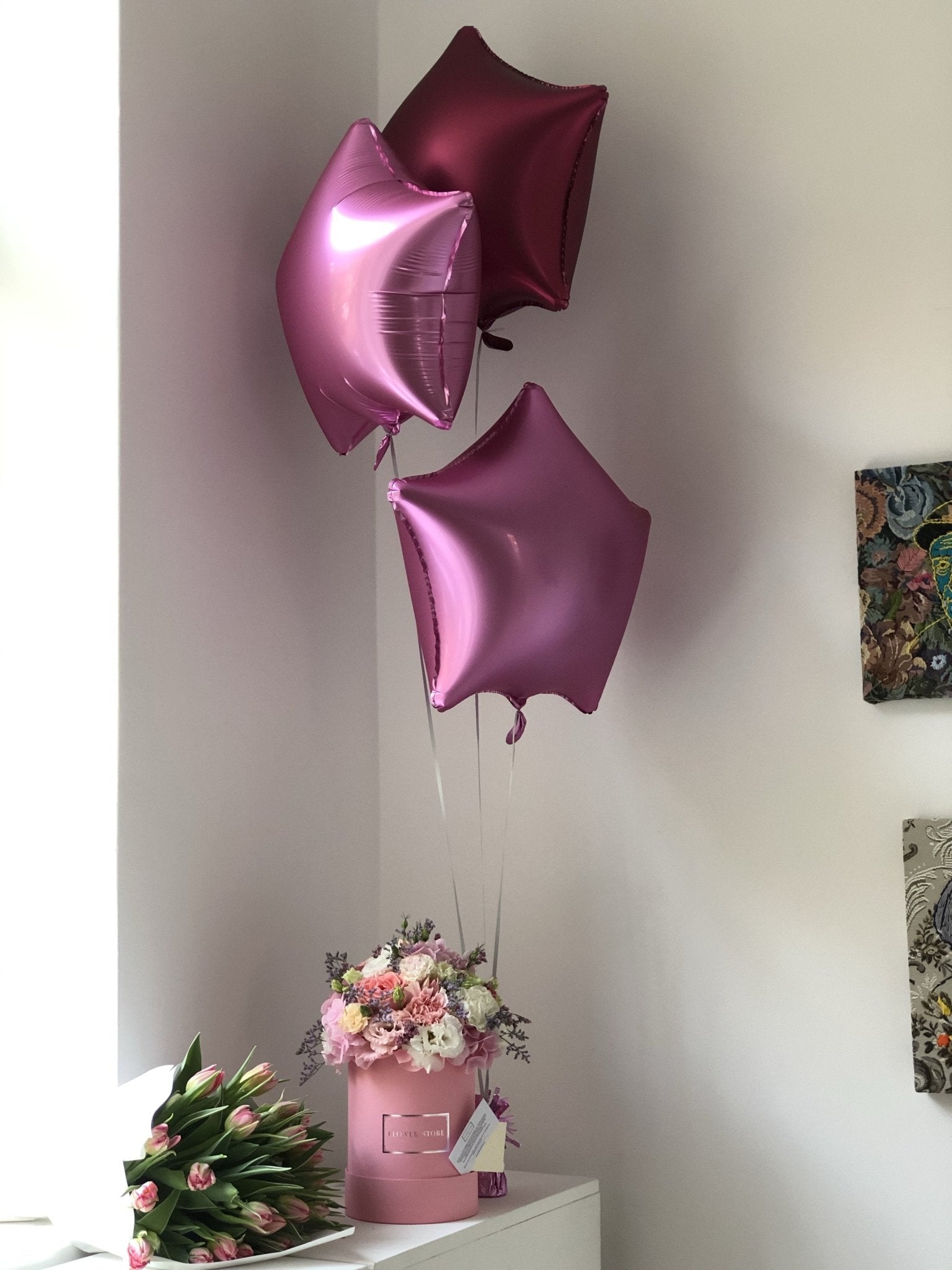 Zestaw balony i różowy box wiosenna kompozycja - kwiaty żywe - kwiaty Flower Store Warszawa