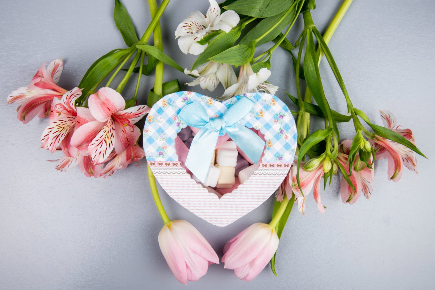 Jakie kwiaty wybrać dla świeżo upieczonej Mamy? - Flower Store