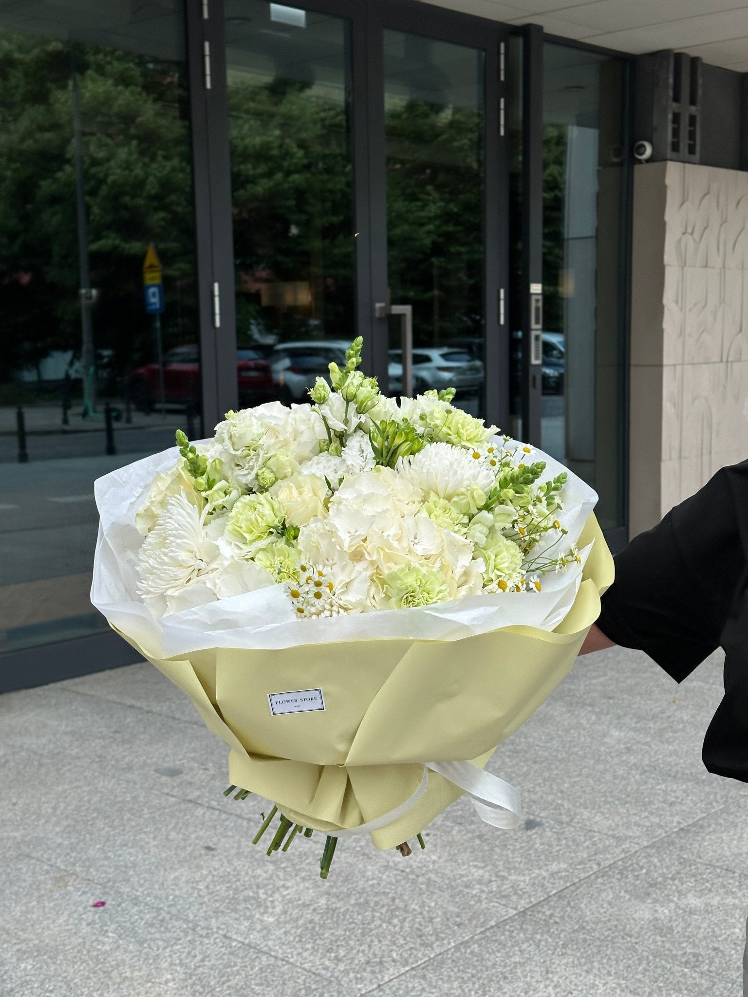 Kwiaty i rośliny w employer brandingu: jak wykorzystać zieleń w warszawskim biurze? - Flower Store