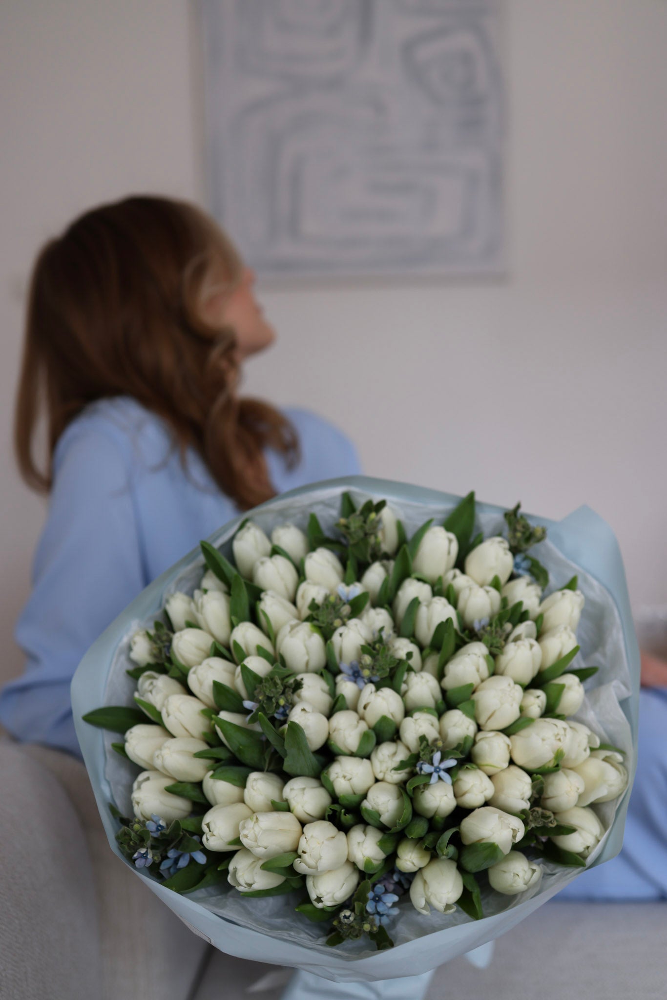 Bukiet Białych Tulipanów z Oxypetalum „Błękitna Elegancja” - kwiaty Flower Store Warszawa