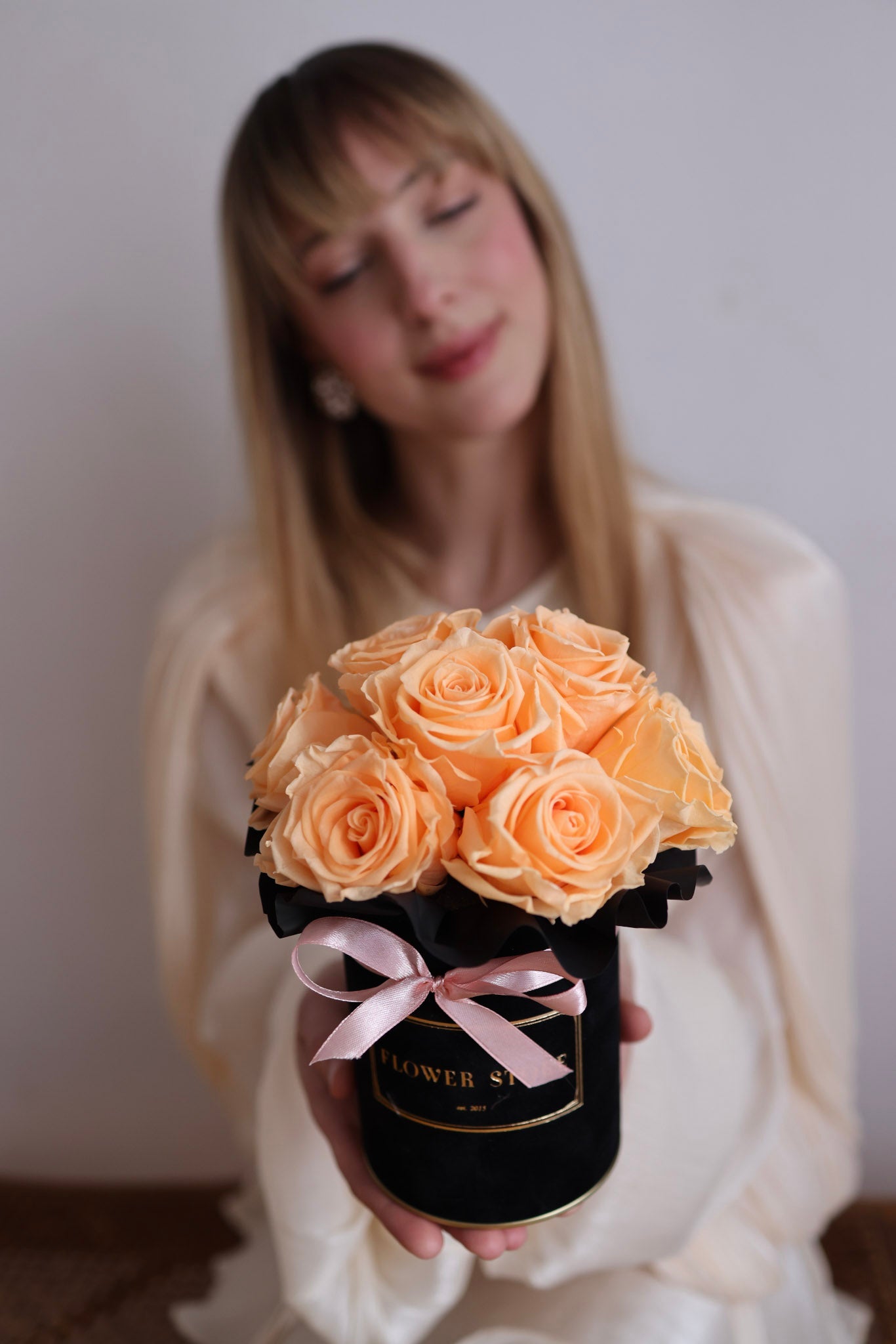 Elegancja herbaciane wieczne róże - kwiaty Flower Store Warszawa