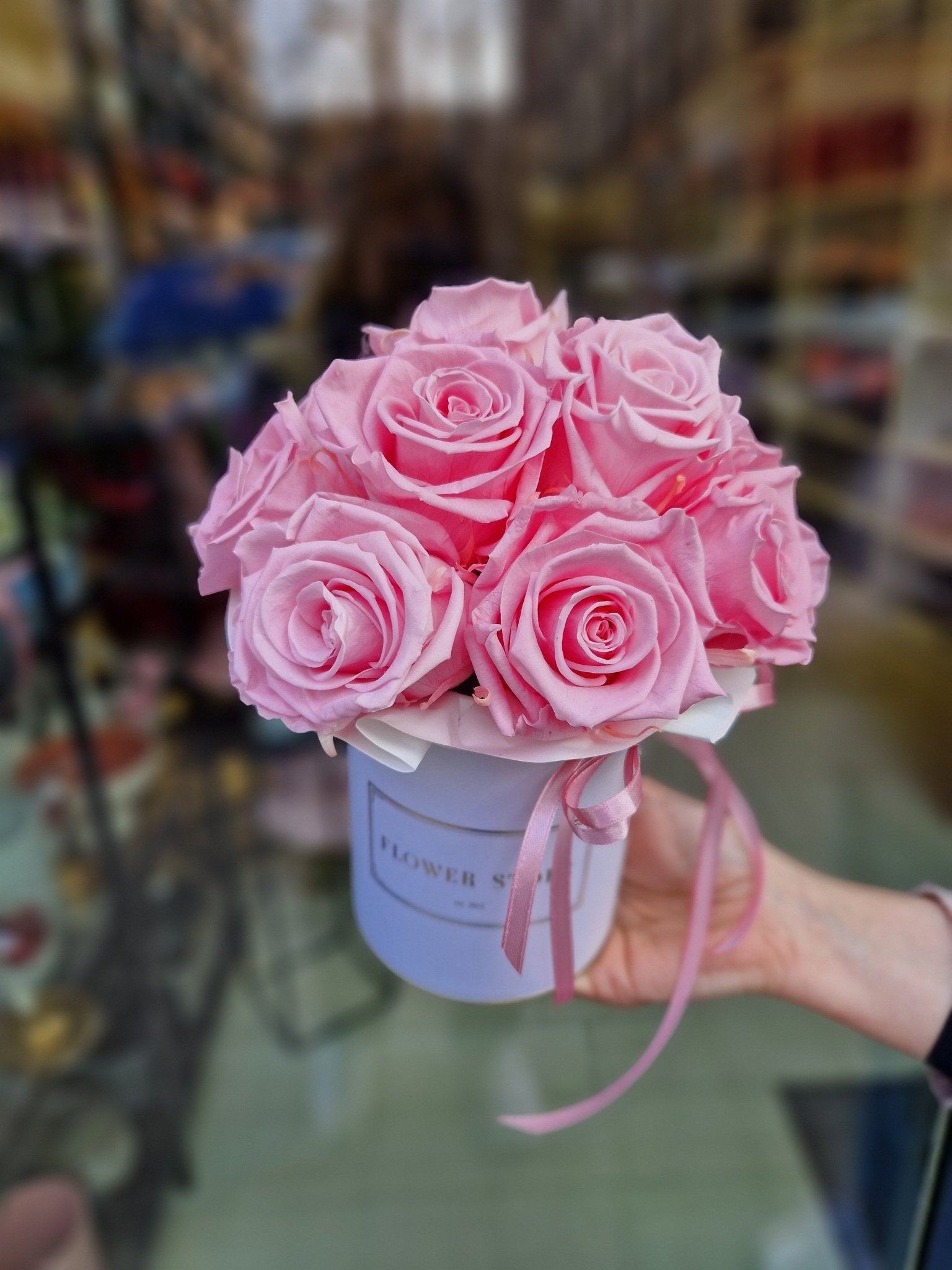 Wieczne Róże Różowe w Białym Boxie - kwiaty Flower Store Warszawa