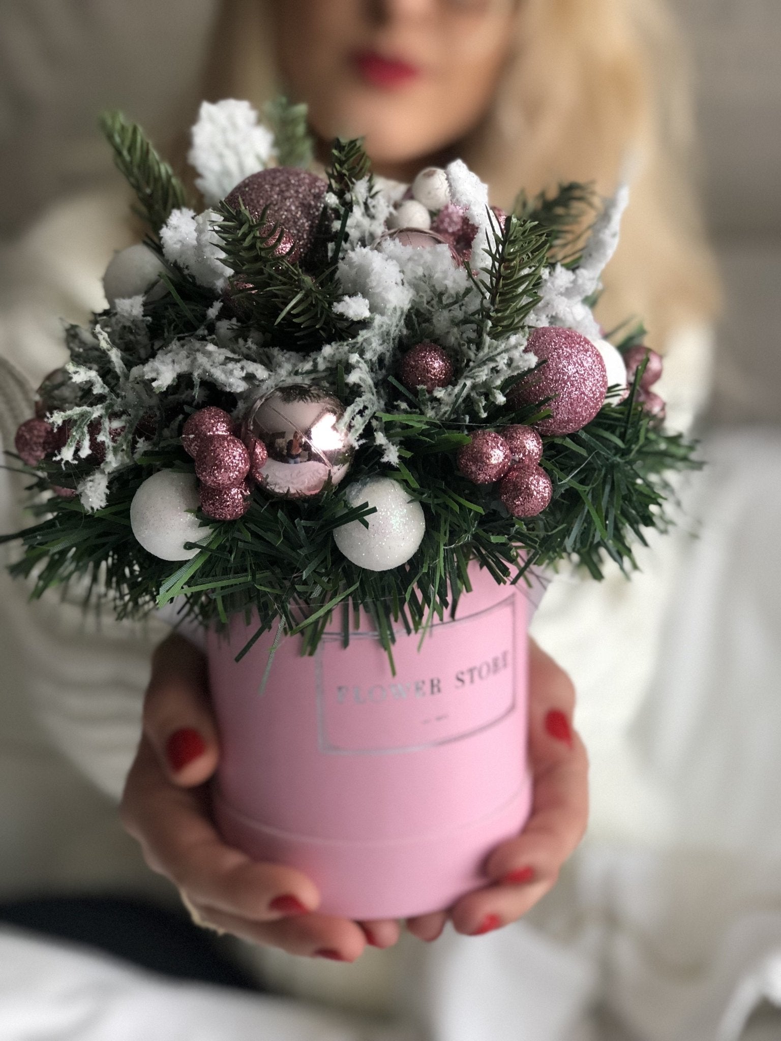 Mały różowy świąteczny box - kwiaty Flower Store Warszawa