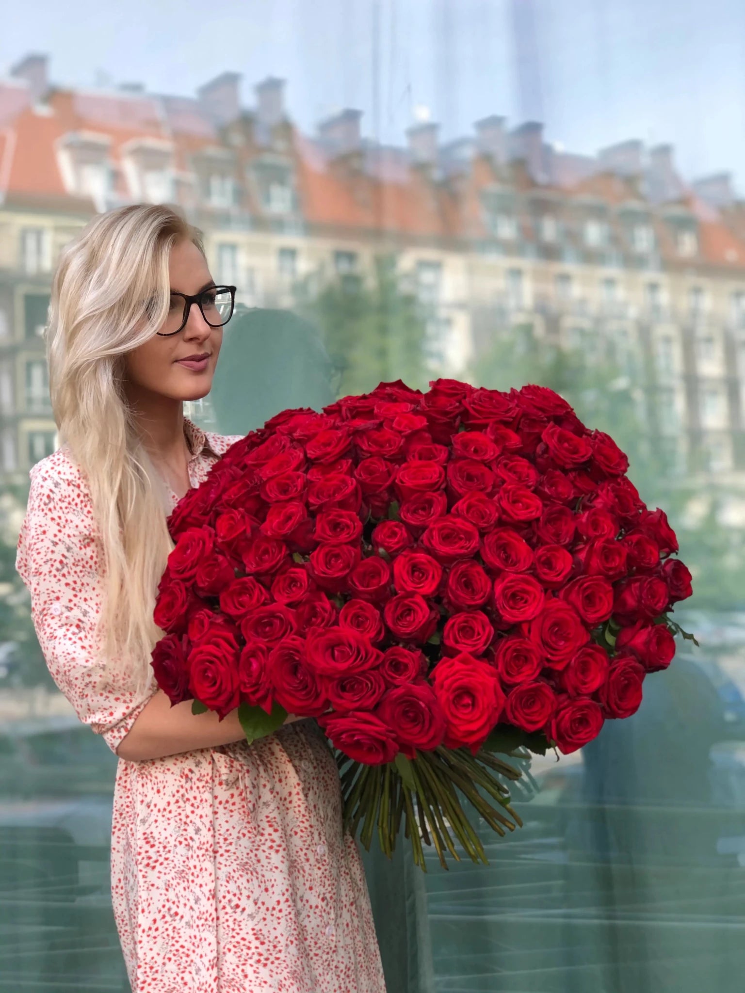 Ogromny urodzinowy Bukiet 101 róż - kwiaty Flower Store Warszawa