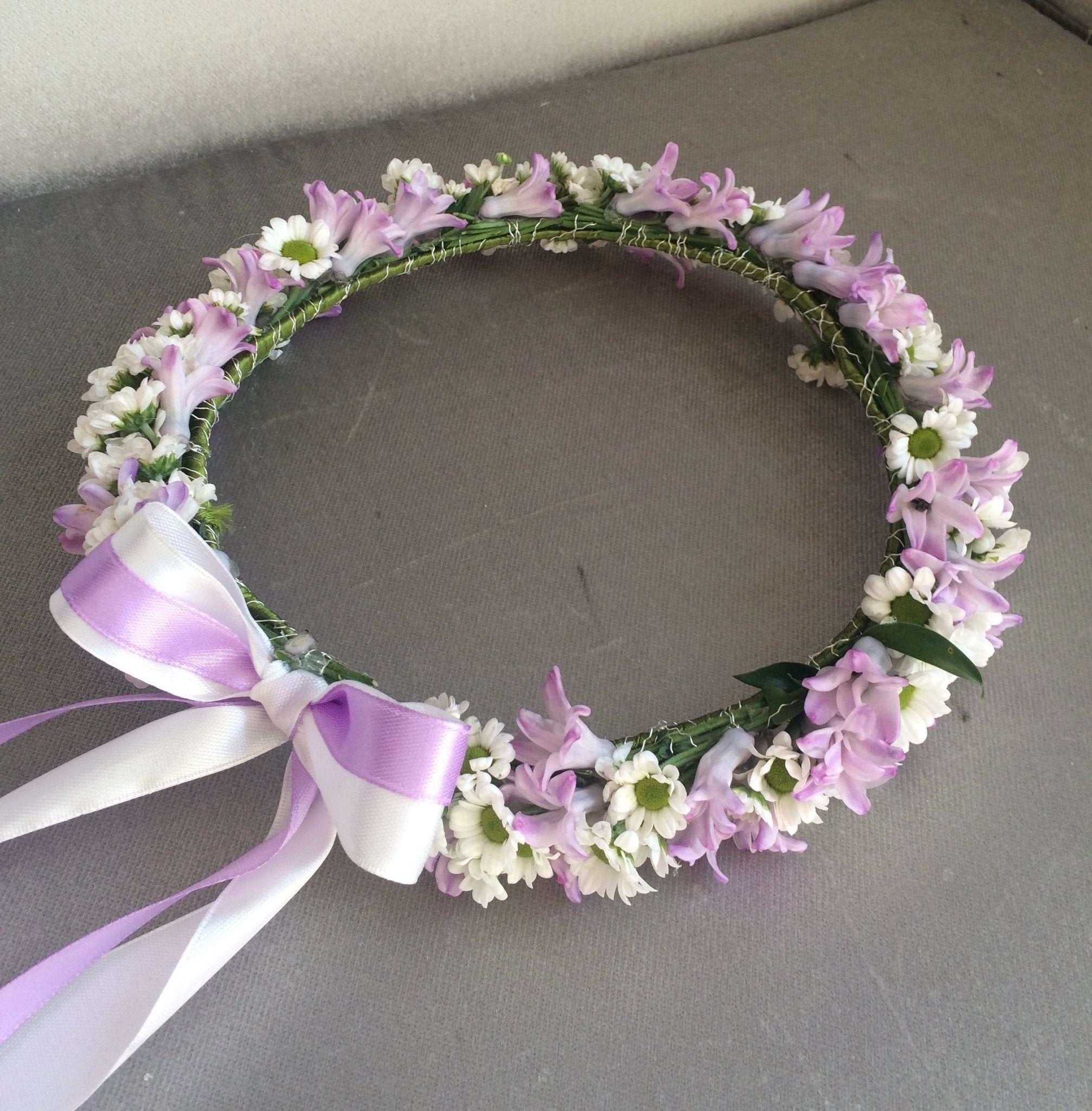 Wianek na głowę - kwiaty żywe, fioletowo biały - kwiaty Flower Store Warszawa